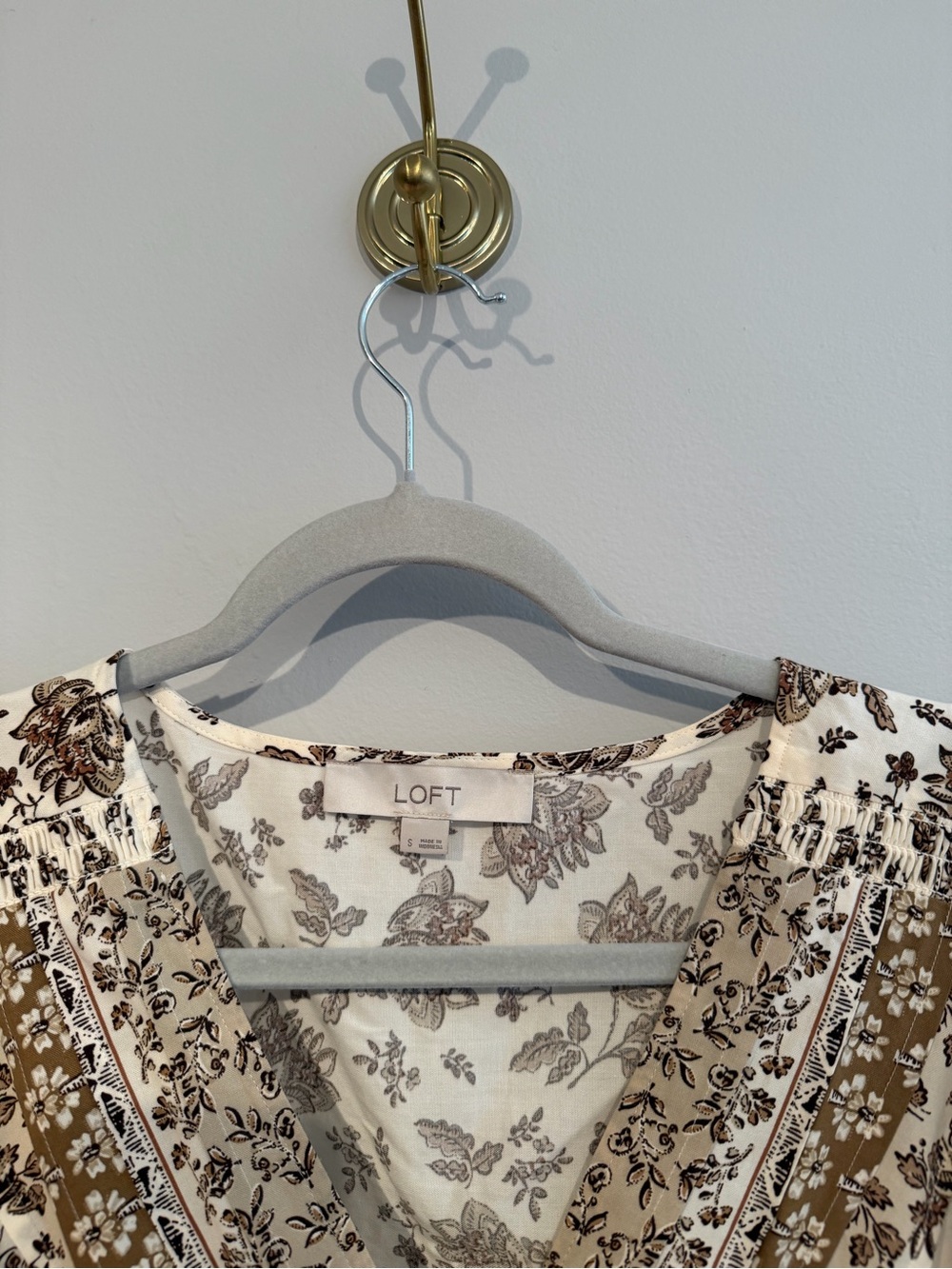 LOFT Cream and Brown Floral V-Neck Peasant Top - Picture 2 of 2
